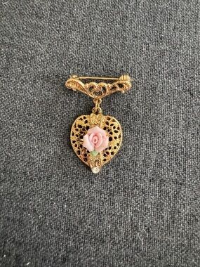 Vintage Gold Heart Filigree Brooch with Pink Rose Accent
